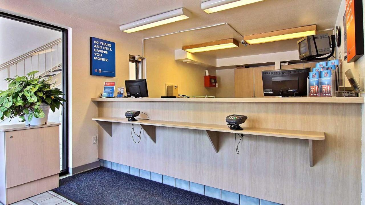 Motel 6-Merrillville, In Buitenkant foto